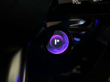 メルセデス・ベンツ八王子の最新のショールームには、大型モニターがあり最先端のメルセデス・ベンツをご体感頂けます!屋内展示場のため、天候の悪い日でも、ごゆっくりとお車をご覧頂ける店舗でございます!