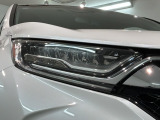 LEDヘッドライトは、点灯の瞬間から最大光量を発揮し、突然暗くなるトンネルなどでの安定感を高めます。