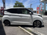 横から見てもスタイリッシュなデザイン、乗り降りもしやすいです。是非、ご試乗ください☆