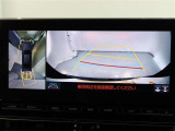 パノラミックビューモニター付きです。車両を上から見たような映像をディスプレイオーディオ画面に表示。運転席からの目視だけでは見にくい、車両周辺の状況をリアルタイムでしっかり確認できます。