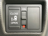 【パワースライドドア】スマートキーや運転席のスイッチでスライドドアの開閉が可能♪電動だから力を入れてドアを開ける必要が無く、小さいお子様でも、重い荷物を持っている時もラクに開け閉めできます♪