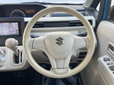 インテリアに合わせたデザインのステアリングは、運転される方のことも考え、運転しやすい形状、大きさです。是非一度、実際に触ってお確かめください。
