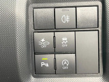 【スマートアシスト】走行中に前方の車両等を認識し、衝突しそうな時は警報とブレーキで衝突回避と被害軽減をアシスト。より安全にドライブをお楽しみいただけます。