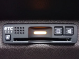 ■【ETC車載器】が装備されています。セットアップをしてお渡しとなり、ETCカードを差し込むだけで高速道路の利用が可能です。