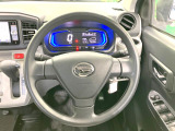 インテリアに合わせたデザインのステアリングは、運転される方のことも考え、運転しやすい形状、大きさです。是非一度、実際に触ってお確かめください。