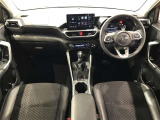 高いホールド性で運転姿勢が安定します。長距離ドライブでも疲れにくいのが魅力です。快適なドライビングライフをお送りください♪