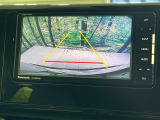 【バックカメラ】駐車時に後方がリアルタイム映像で確認できます。大型商業施設や立体駐車場での駐車時や、夜間のバック時に大活躍!運転スキルに関わらず、今や必須となった装備のひとつです!