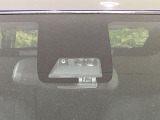 【プリクラッシュセーフティ】前方の車両等を検知し、衝突しそうな時は警報で注意を促し、ブレーキを踏む力をサポート。ブレーキを踏めなかった場合は衝突被害軽減ブレーキが作動、衝突回避をサポートします。