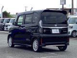 雨の日は中古車は選びにくいですよね。でも当店なら安心です。電話予約を頂ければ屋根下へ移動させて頂きます。雨でもじっくりご検討いただけます。