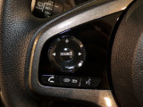 【ステアリングリモコン】ステアリングにオーディオ調節可能なスイッチが装備されていますので運転中でも視線をそらさずにオーディオの調節が可能です!