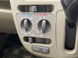 寒い冬も暑い夏も全席に快適な空調を届けてくれる、ダイヤル式エアコンを装備♪