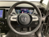 オーディオのチャンネル変更やボリュームなどの操作スイッチの他にレフトセレクターホイールがついています。中央部を指先で上下に動かすことで、マルチインフォメーション・ディスプレイの各表示が確認できます。
