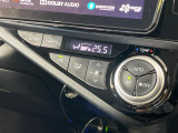 【オートエアコン】一度お好みの温度に設定すれば、車内の温度を検知し風量や温度を自動で調整。暑い&hellip;寒い&hellip;と何度もスイッチ操作をする必要はありません。快適な車内空間には必須の機能ですね♪
