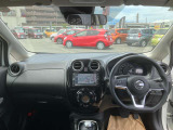 フロントガラスが大きいので、視界が広く感じられます!安心して運転することができますね!
