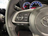 【ステアリングスイッチ】運転中に視線を前に向けたまま操作できます。