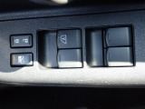 窓の開閉は電動(パワーウィンド)になりますので、便利ですよね。