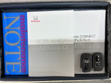 スマートキーは鍵をバッグに入れたままでもドアロックの開閉やエンジンのON・OFFができます。夜間や雨の日も鍵を探さなくて良いので便利です。