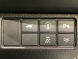 ハンドルの右側にHondaセンシング用のメインスイッチとパワーテールゲートスイッチがついています。パワーテールゲートスイッチは車内からでもテールゲートの開け閉めを電動でできます。