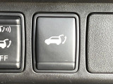【パワーバックドア】スマートキーや運転席のボタンを押すだけでリアゲートが自動で開閉します!荷物を持っている時や、高い位置にあるバックドアを閉める際に便利な機能です♪