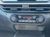 【エアコン】使いやすいエアコンスイッチ♪オートエアコンでいつも車内は最適な温度に保たれます!