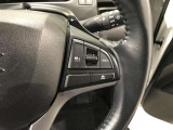 【ステアリングスイッチ】運転中に視線を前に向けたまま画面の操作できます。