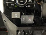 USB充電ポートや便利なHOLD機能付き。信号待ちなどで車が停止した際、ブレーキペダルから足を離しても停止状態を維持してくれます☆