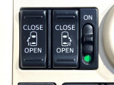 【両側パワースライドドア】スマートキーや運転席のスイッチで後席両側スライドドアの開閉が可能♪電動だから力を入れてドアを開ける必要が無く、小さなお子様でも簡単に開け閉めでき快適です♪