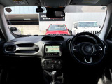 ステアリングを握ればJeepワールドが広がります。