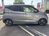 横から見てもスタイリッシュなデザイン、乗り降りもしやすいです。是非、ご試乗ください☆