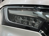 LEDヘッドライトは、点灯の瞬間から最大光量を発揮し、突然暗くなるトンネルなどでの安定感を高めます。