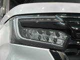 LEDヘッドライトは、点灯の瞬間から最大光量を発揮し、突然暗くなるトンネルなどでの安定感を高めます。