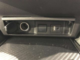アクセサリーソケット、USBポート付きです。