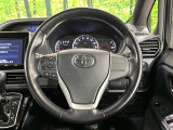【純正革巻きステアリング】上質な革を使用することで、手にしっかり馴染みとても運転しやすいハンドルです♪