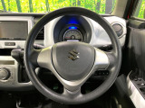 インテリアに合わせたデザインのステアリングは、運転される方のことも考え、運転しやすい形状、大きさです。是非一度、実際に触ってお確かめください。