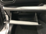グローブボックス。