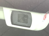 【アイサイトVer3】前方の車両等を検知し、衝突しそうな時は警報で注意を促し、ブレーキを踏む力をサポート。ブレーキを踏めなかった場合は衝突被害軽減ブレーキが作動、衝突回避をサポートします。