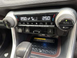●デュアルオートエアコン●!運転席と助手席で、それぞれお好みに合わせて温度設定が行えます♪
