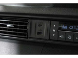 スマートフォンなどの音楽再生が可能なUSB接続ジャック装備車両です♪♪♪