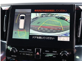 お車選びをお楽しみ頂けるよう、在庫車の展示スペースを十分に確保しております。