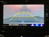 バックでの車庫入れも安心です! リアカメラが付いているバックモニター付のナビを装備しております。操作線もついており距離感も画面から確認できます。