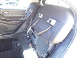 ◆チップアップ&ダイブダウン機構付【ULTR SEAT】は後席座面を左右分割で跳ね上げることができます。トランクで積載できない背の高い荷物をラクラク収納できます。ホンダ車ならではの人気装備です。
