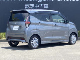 後部座席はプライバシーガラスとなっています。座っている人や置いてある荷物が見えにくくなっているのでプライバシーの確保が出来ます。ぜひ見て確認してみて下さい