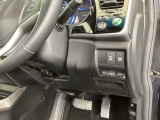 高速で便利なETCがあり、燃費をよくするECON、横滑りを防ぐVSAなどのスイッチは、運転席の右側、手の届きやすい位置にあります。