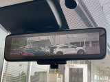 【スマートルームミラー】バックドアについてますカメラと連動して、後方の映像がルームミラーに映ります。