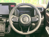 インテリアに合わせたデザインのステアリングは、運転される方のことも考え、運転しやすい形状、大きさです。是非一度、実際に触ってお確かめください。