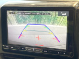【バックカメラ】駐車時に後方がリアルタイム映像で確認できます。大型商業施設や立体駐車場での駐車時や、夜間のバック時に大活躍!運転スキルに関わらず、今や必須となった装備のひとつです!