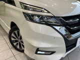 【LEDヘッドライト】悪天候や夜間走行時も良好な視界を確保し安心して運転できる高輝度LEDヘッドライトを装備!点灯速度が早く、消費電力も抑えられています。