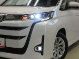 LEDヘッドライトです。デザイン性がよくとても明るいので、夜間の走行や悪天候でも安心です。しかも長寿命!