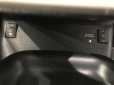 寒い日に重宝するシートヒーター付きです♪エアコンより早く温まってくれるので寒がりの人も安心ですね♪エアコンの温風は乾燥するから苦手、という方にもをおすすめです。