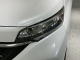 LEDヘッドライトは、点灯の瞬間から最大光量を発揮し、突然暗くなるトンネルなどでの安定感を高めます。